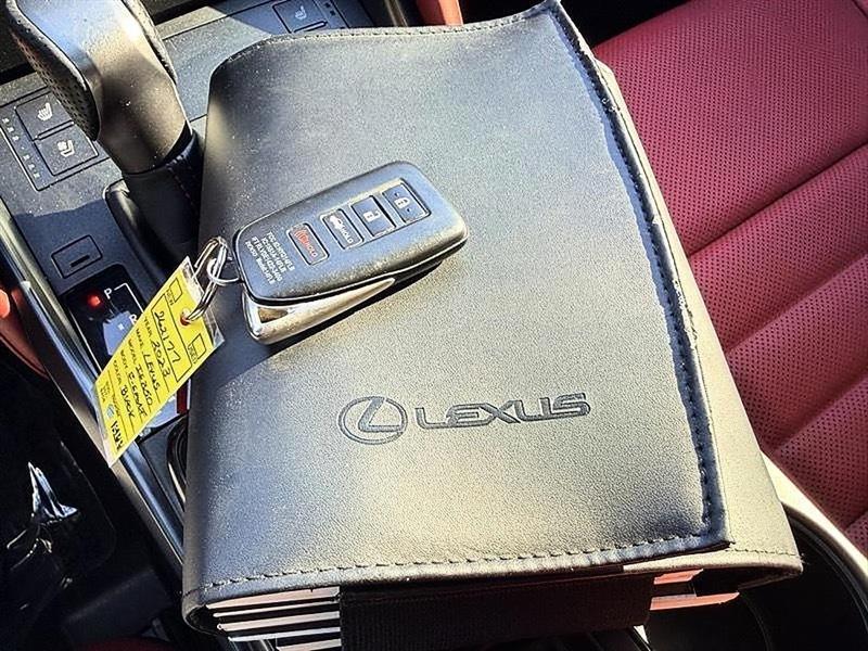Lexus IS  2023