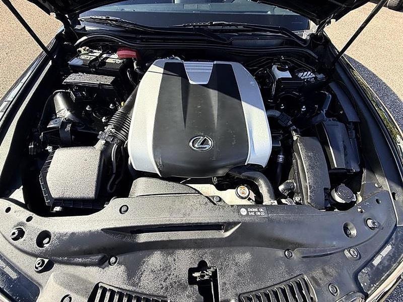 Lexus IS  2023