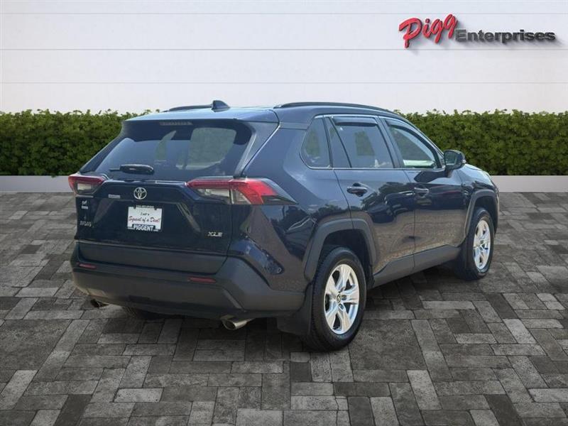Toyota RAV4  2021