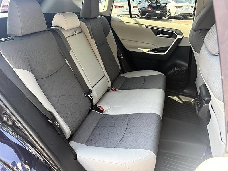 Toyota RAV4  2021