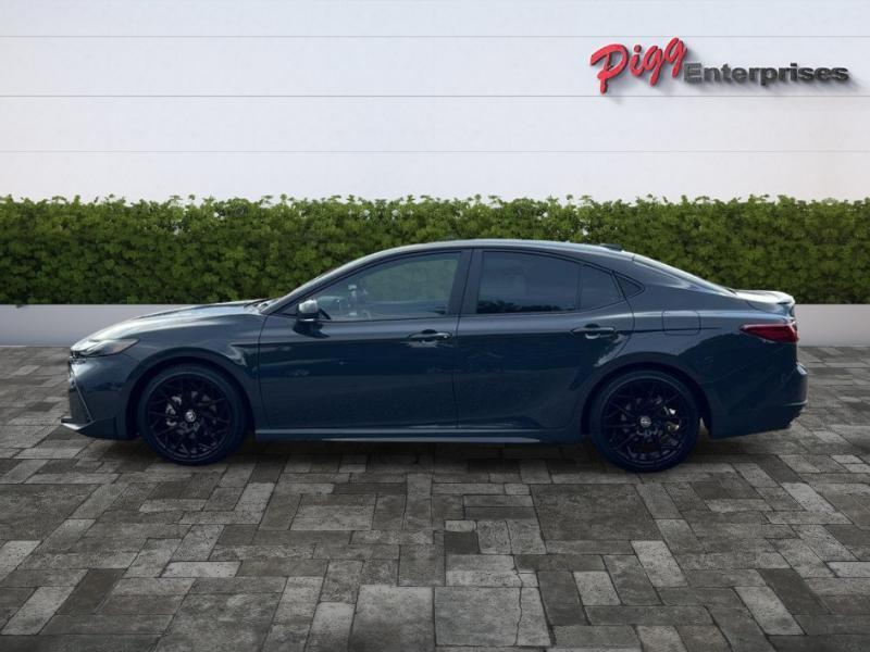 Toyota Camry SE 2026