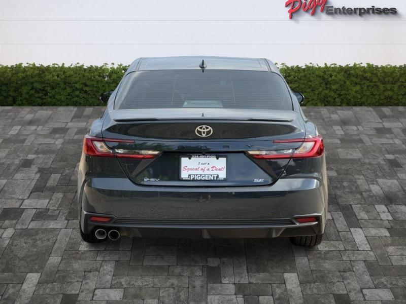 Toyota Camry SE 2026