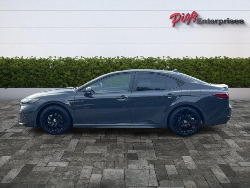 Toyota Camry SE 2026