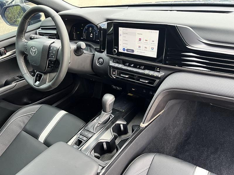 Toyota Camry SE 2026