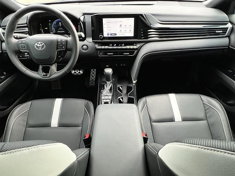 Toyota Camry SE 2026