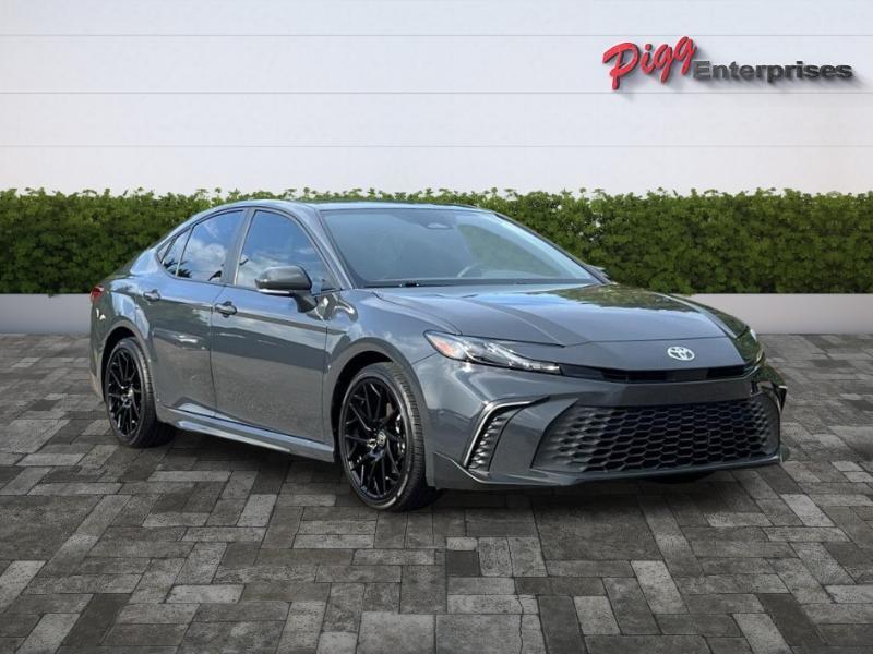 Toyota Camry SE 2026