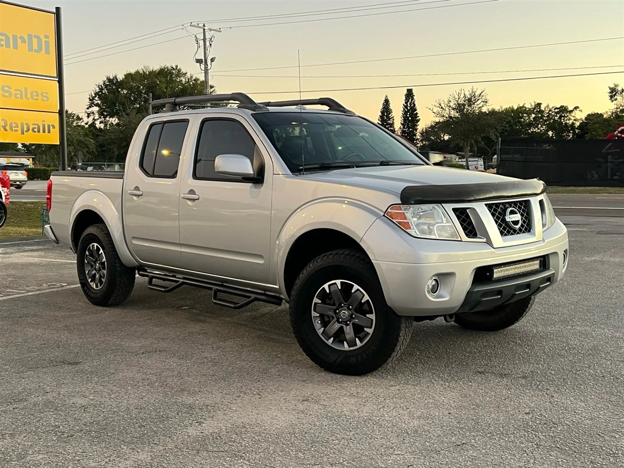 2015 Nissan Frontier PRO-4X Crew Cab 5AT 4WD