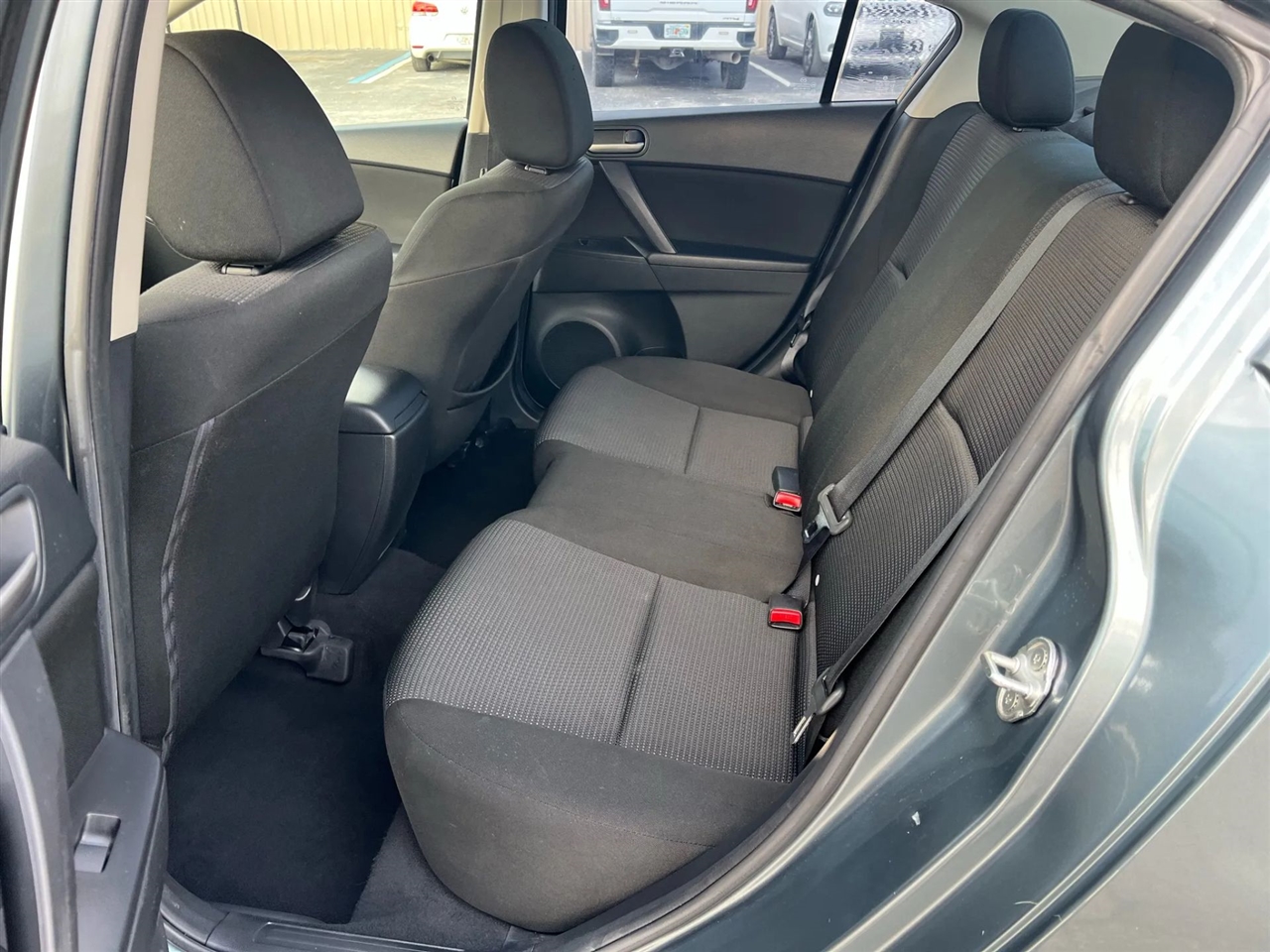 Mazda MAZDA3 i Sport 4-Door 2013