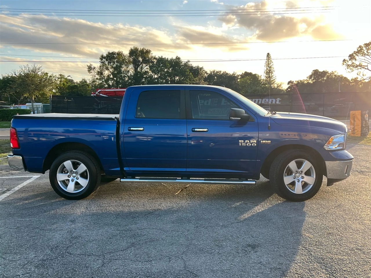 RAM 1500 SLT Crew Cab SWB 2WD 2016