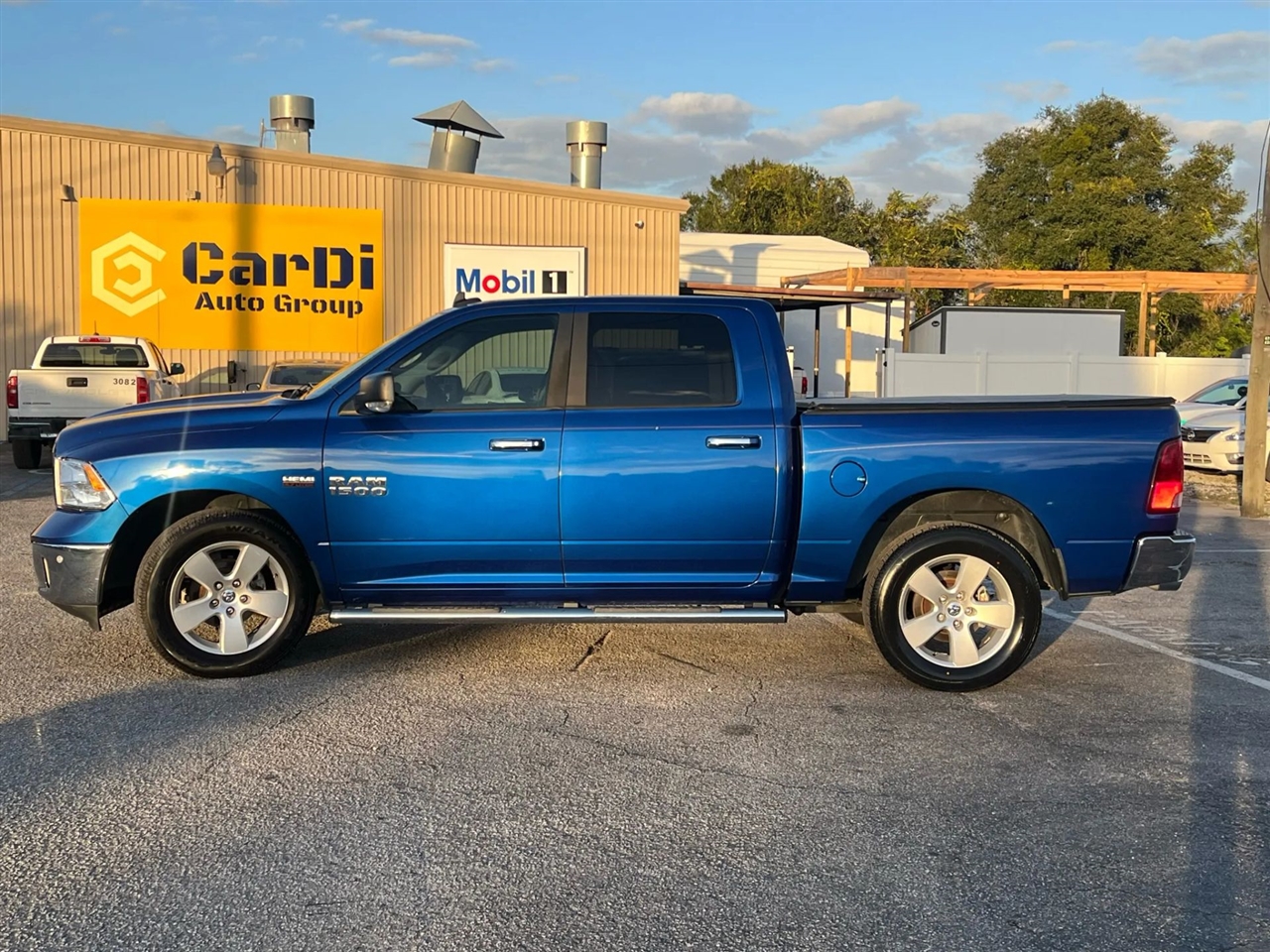 RAM 1500 SLT Crew Cab SWB 2WD 2016