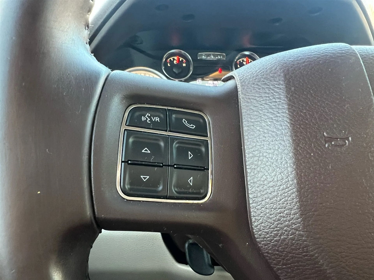 RAM 1500 SLT Crew Cab SWB 2WD 2016