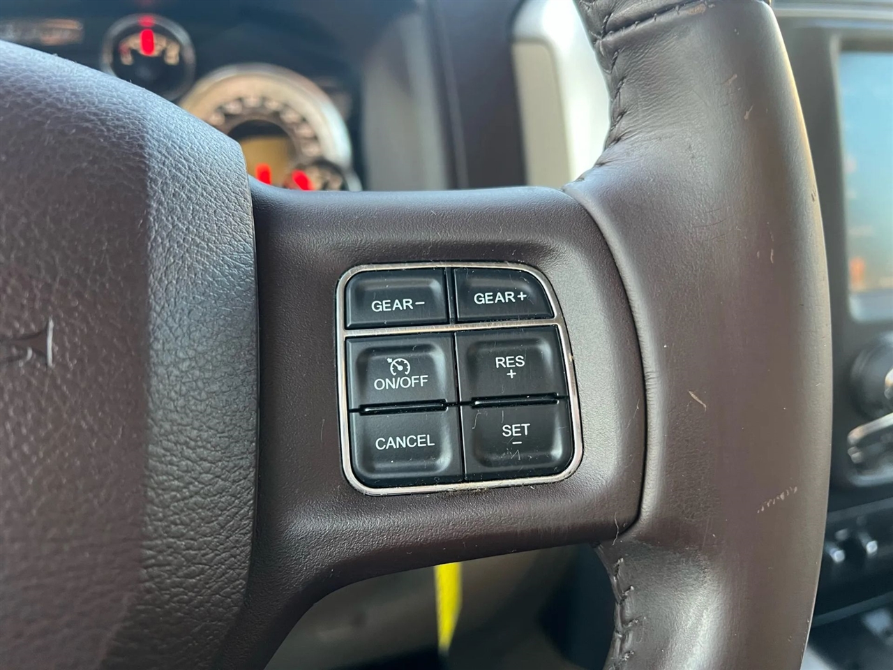 RAM 1500 SLT Crew Cab SWB 2WD 2016