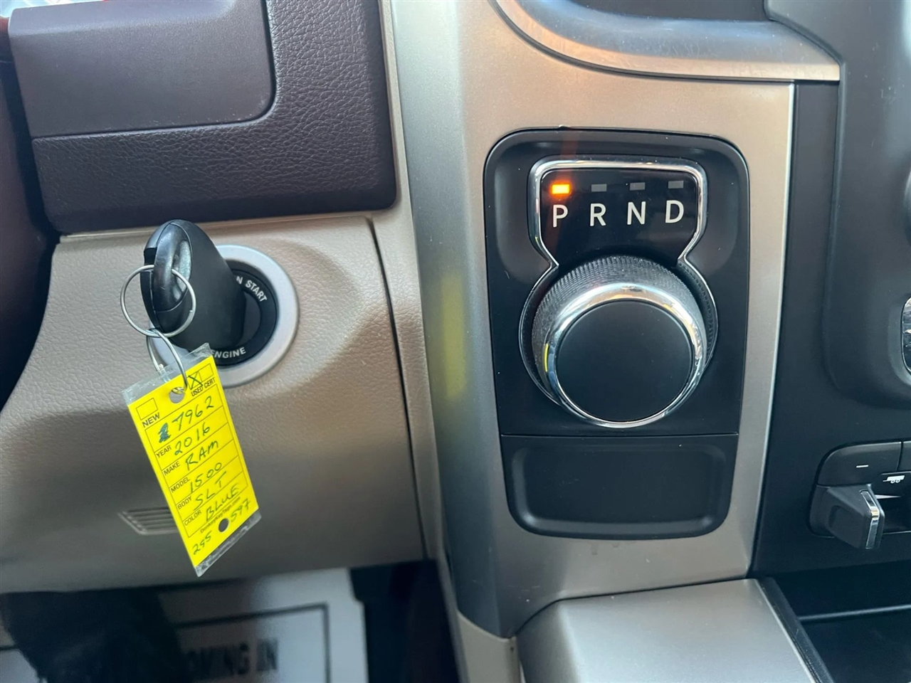 RAM 1500 SLT Crew Cab SWB 2WD 2016