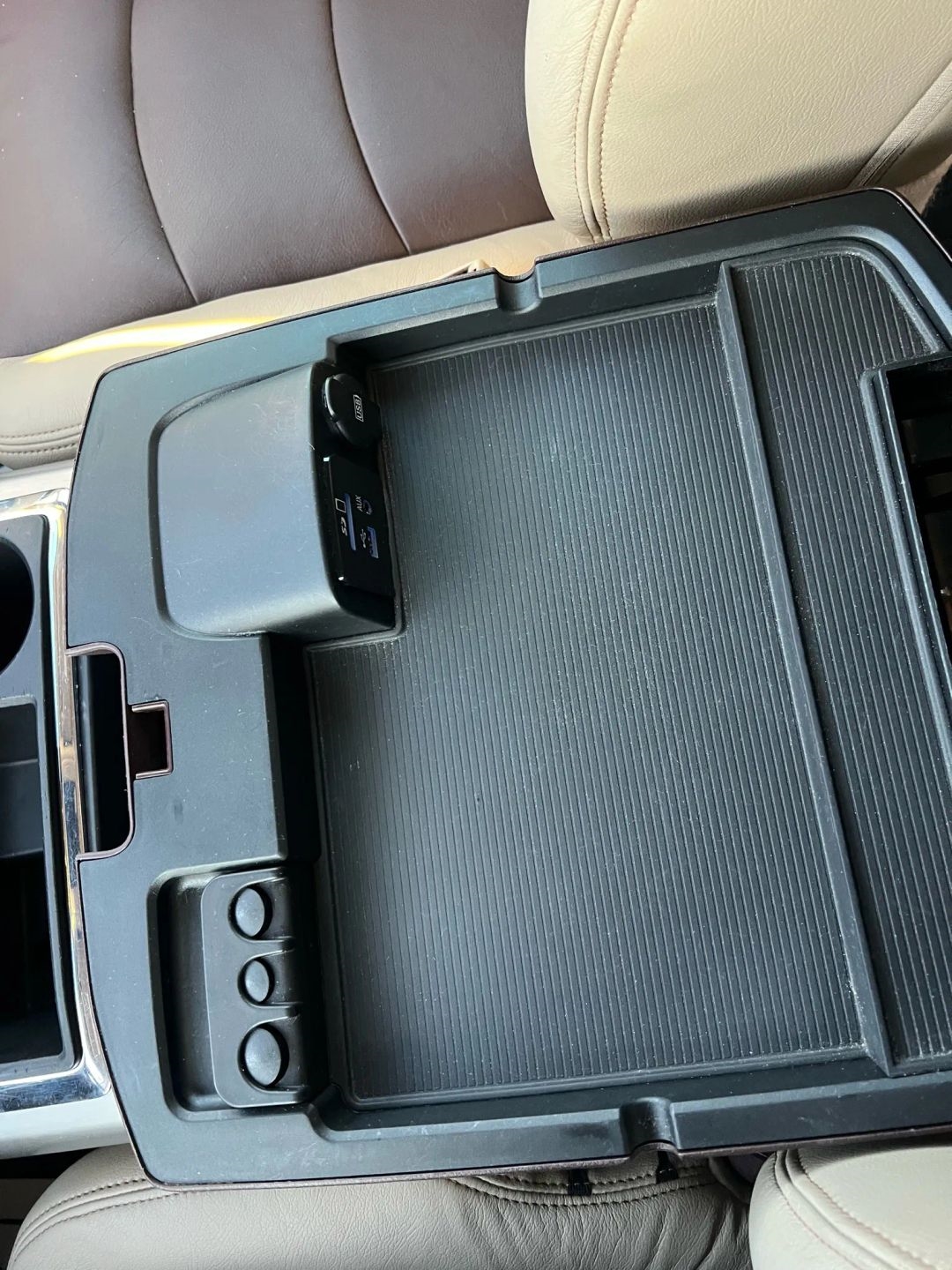 RAM 1500 SLT Crew Cab SWB 2WD 2016