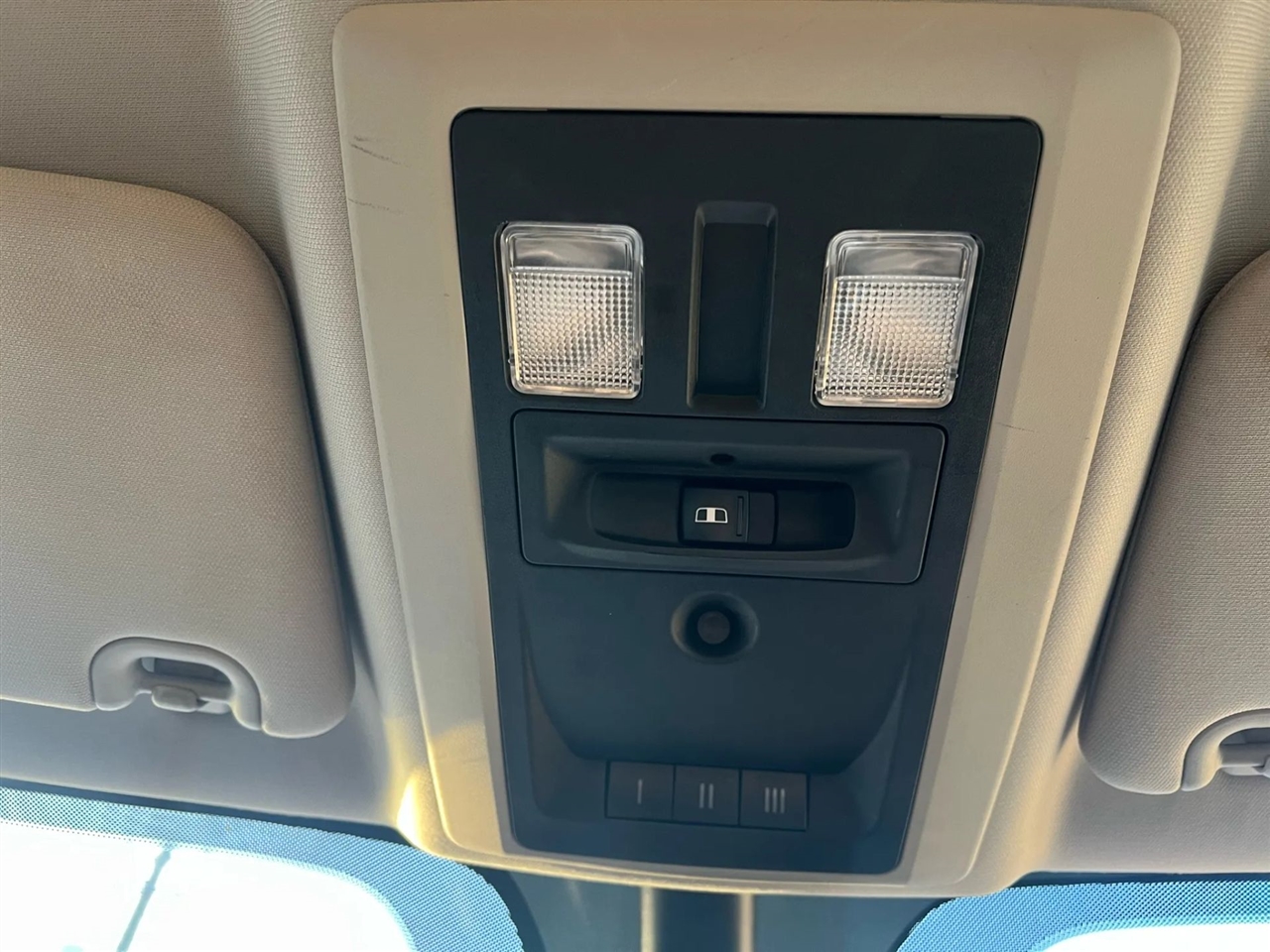 RAM 1500 SLT Crew Cab SWB 2WD 2016