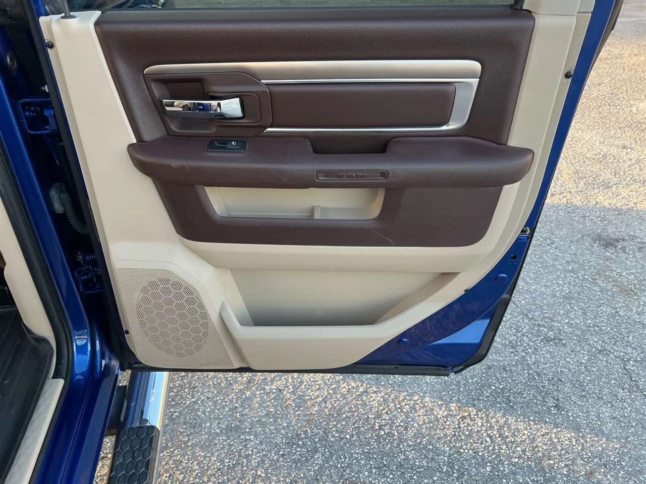 RAM 1500 SLT Crew Cab SWB 2WD 2016