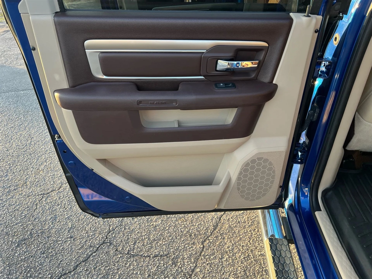 RAM 1500 SLT Crew Cab SWB 2WD 2016