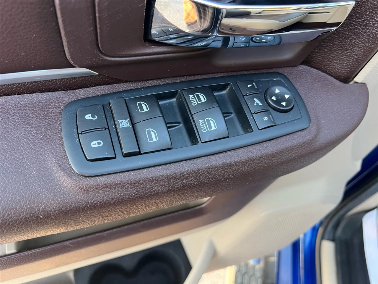 RAM 1500 SLT Crew Cab SWB 2WD 2016