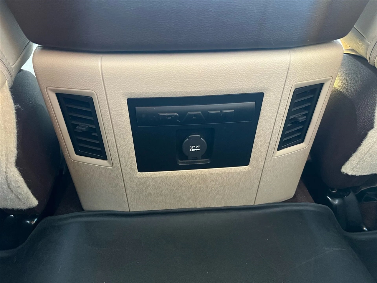 RAM 1500 SLT Crew Cab SWB 2WD 2016