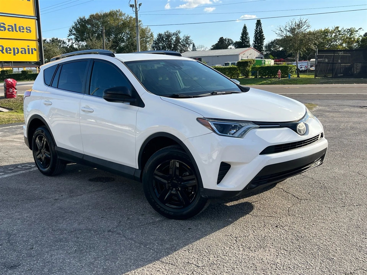 Toyota RAV4 LE FWD 2017