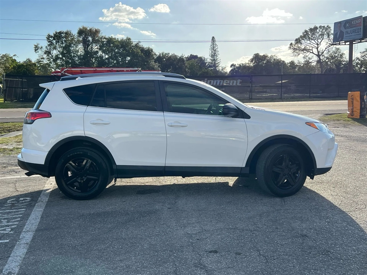 Toyota RAV4 LE FWD 2017
