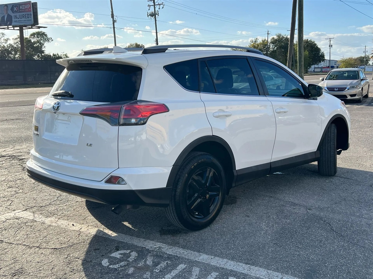 Toyota RAV4 LE FWD 2017