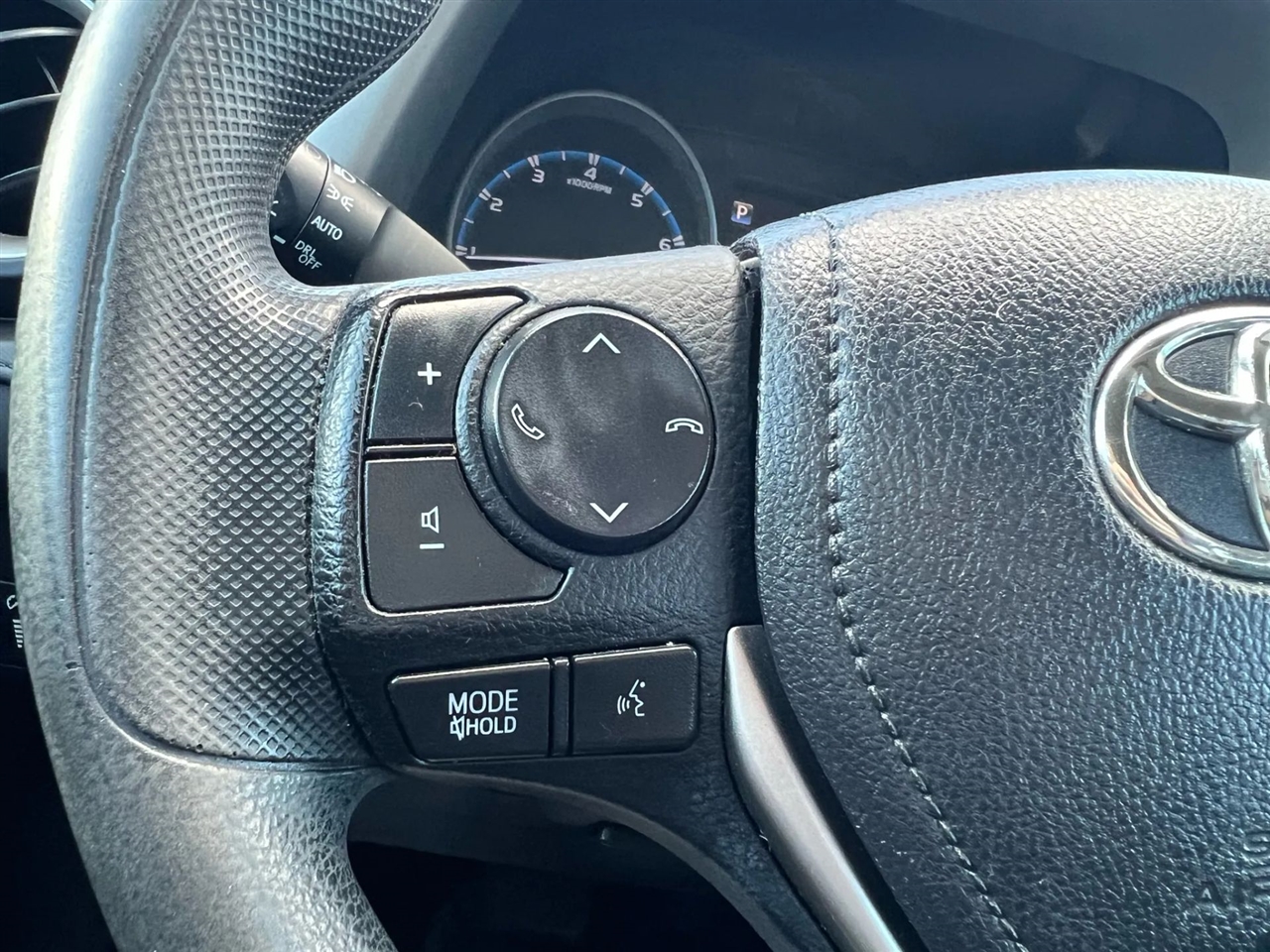 Toyota RAV4 LE FWD 2017