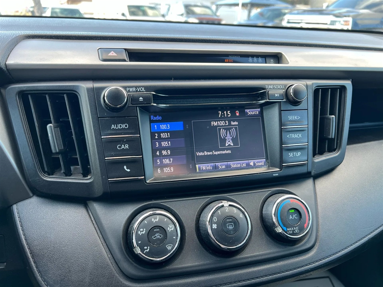 Toyota RAV4 LE FWD 2017