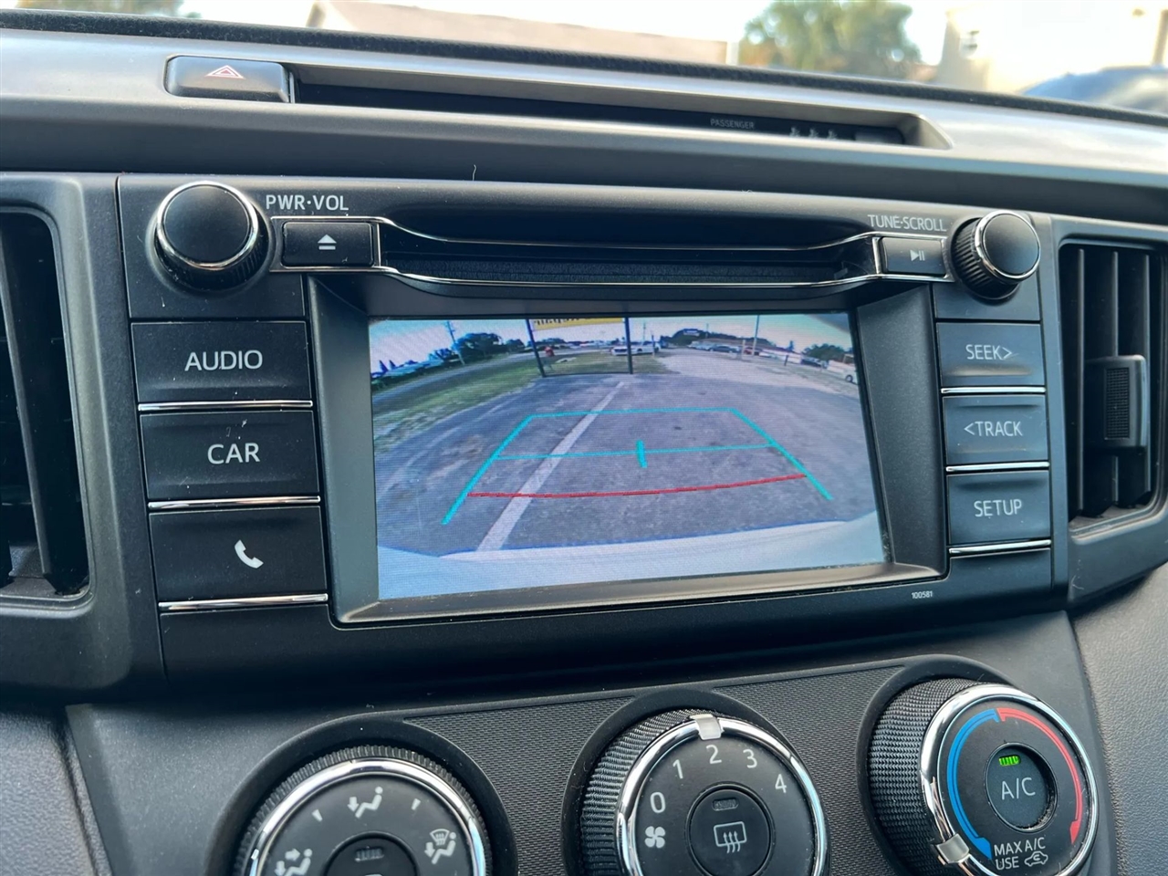 Toyota RAV4 LE FWD 2017