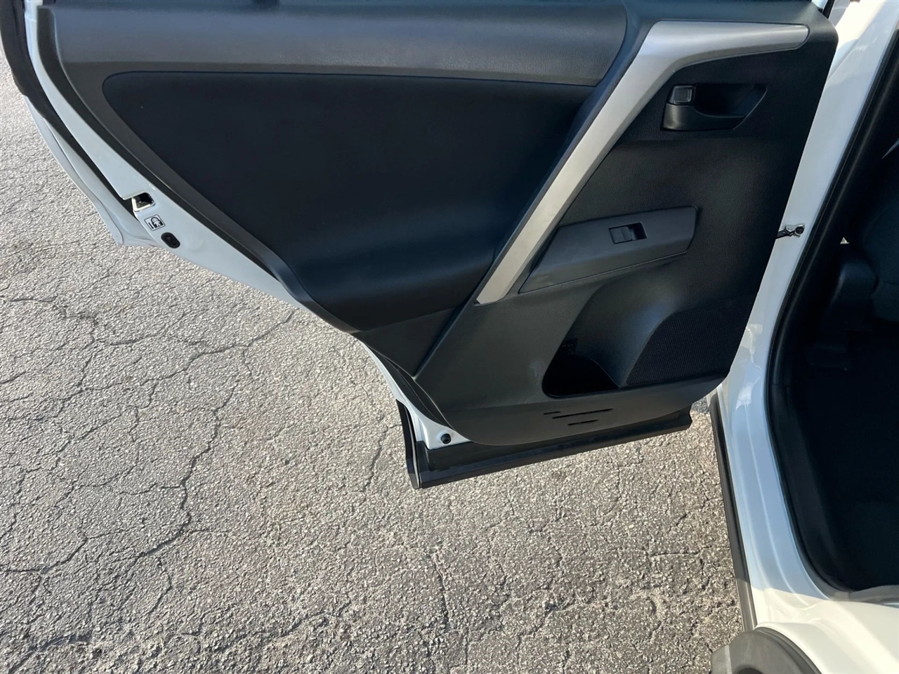 Toyota RAV4 LE FWD 2017