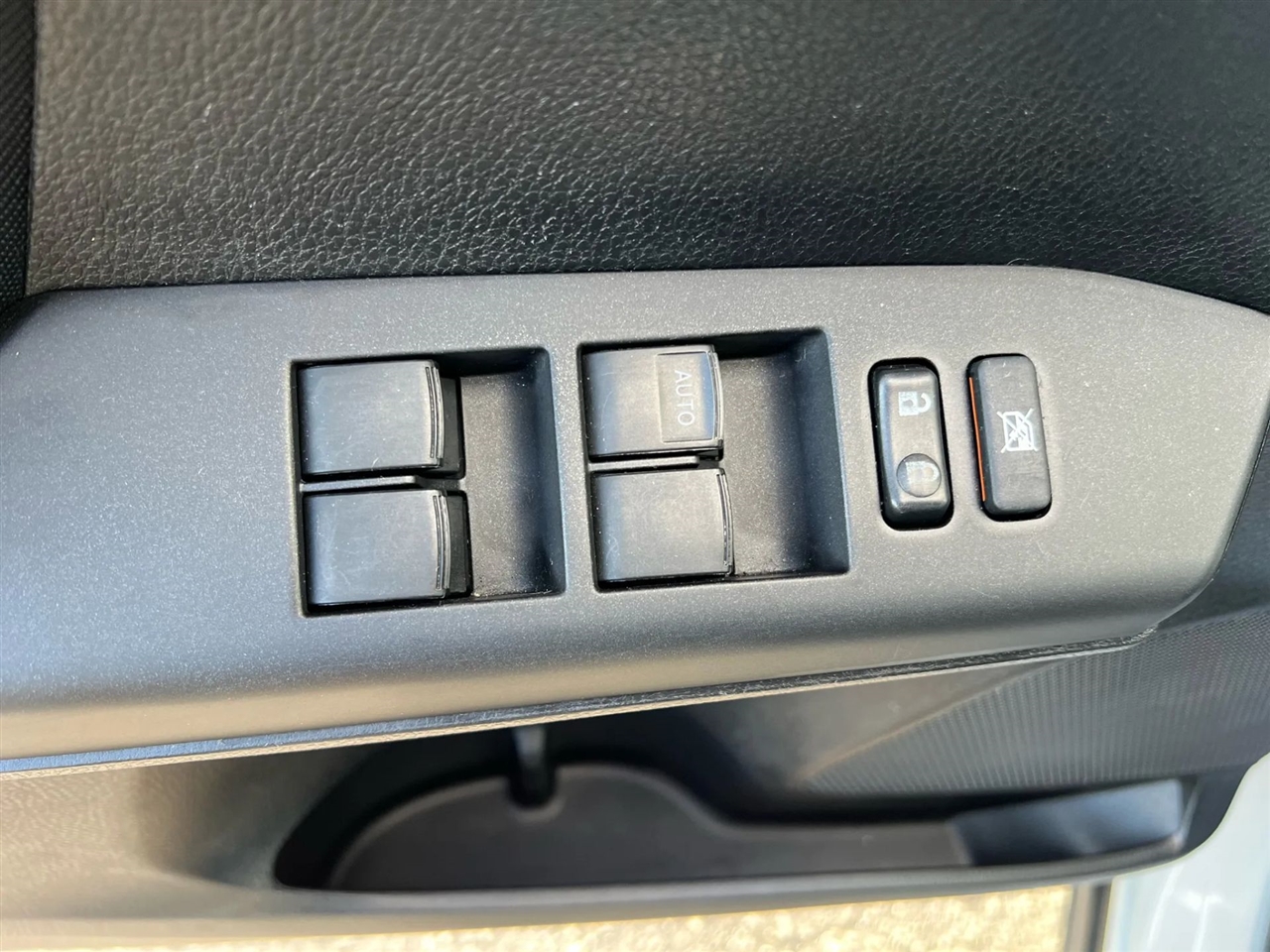 Toyota RAV4 LE FWD 2017