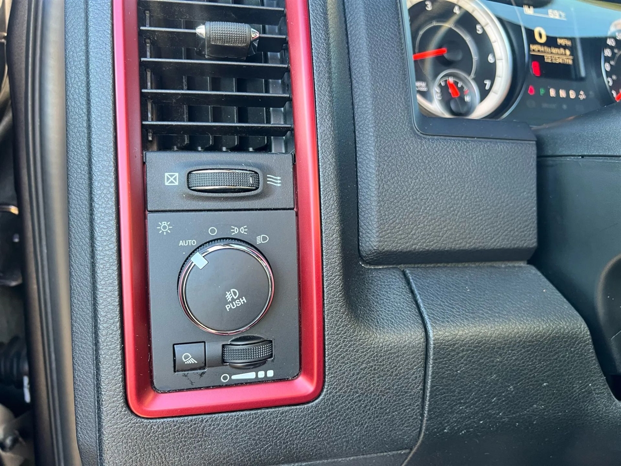 RAM 1500 Rebel Crew Cab SWB 4WD 2016