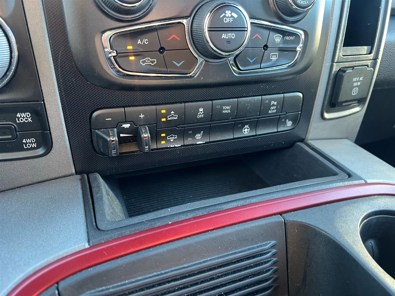 RAM 1500 Rebel Crew Cab SWB 4WD 2016