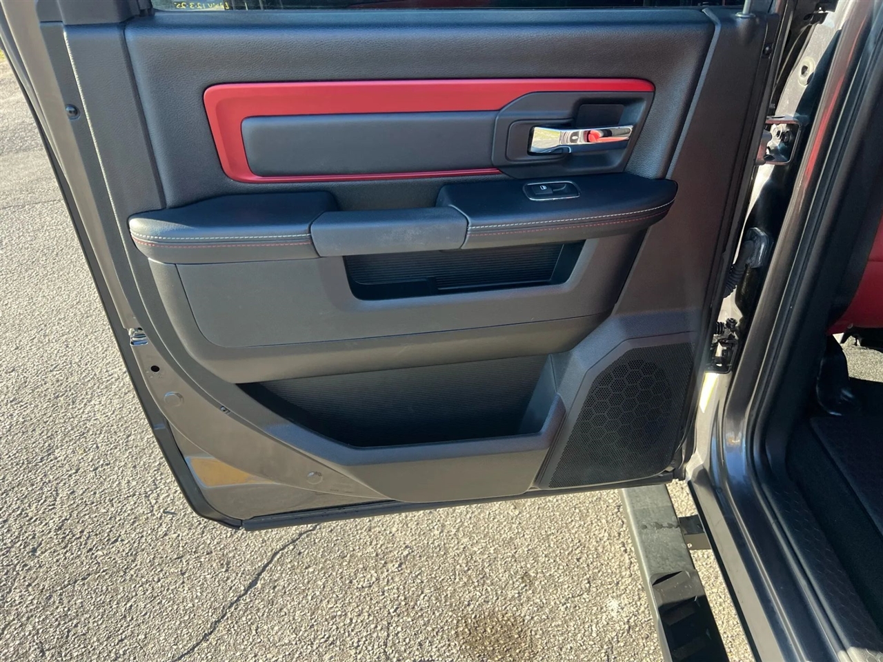 RAM 1500 Rebel Crew Cab SWB 4WD 2016