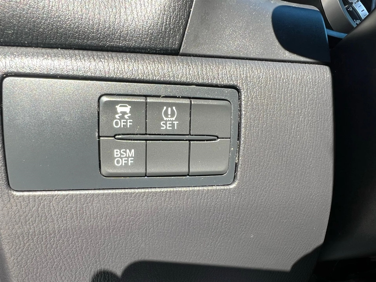 Mazda MAZDA3 i Touring AT 4-Door 2015