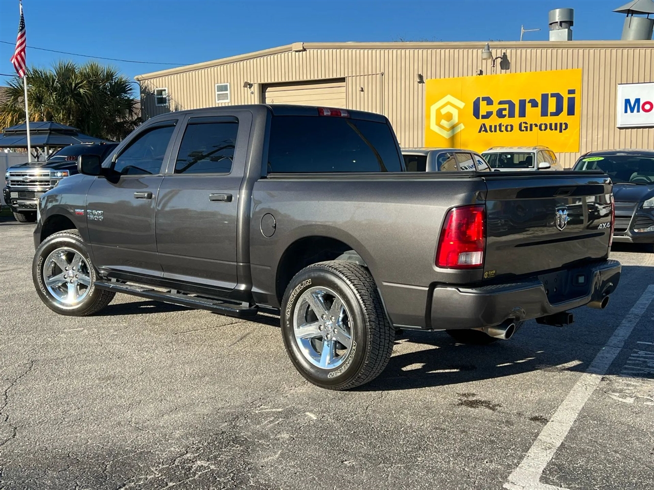 RAM 1500 Tradesman Crew Cab SWB 4WD 2017