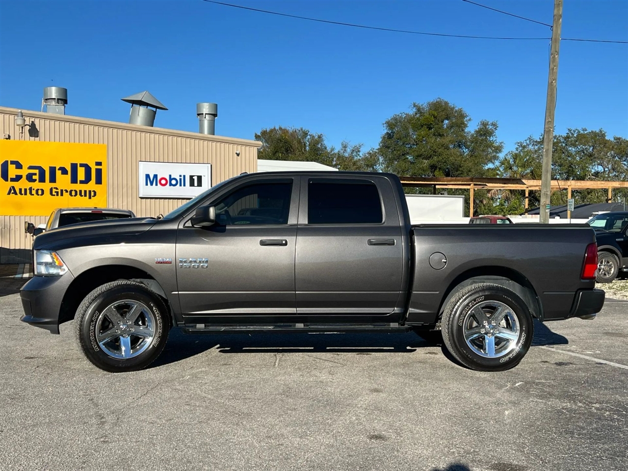 RAM 1500 Tradesman Crew Cab SWB 4WD 2017