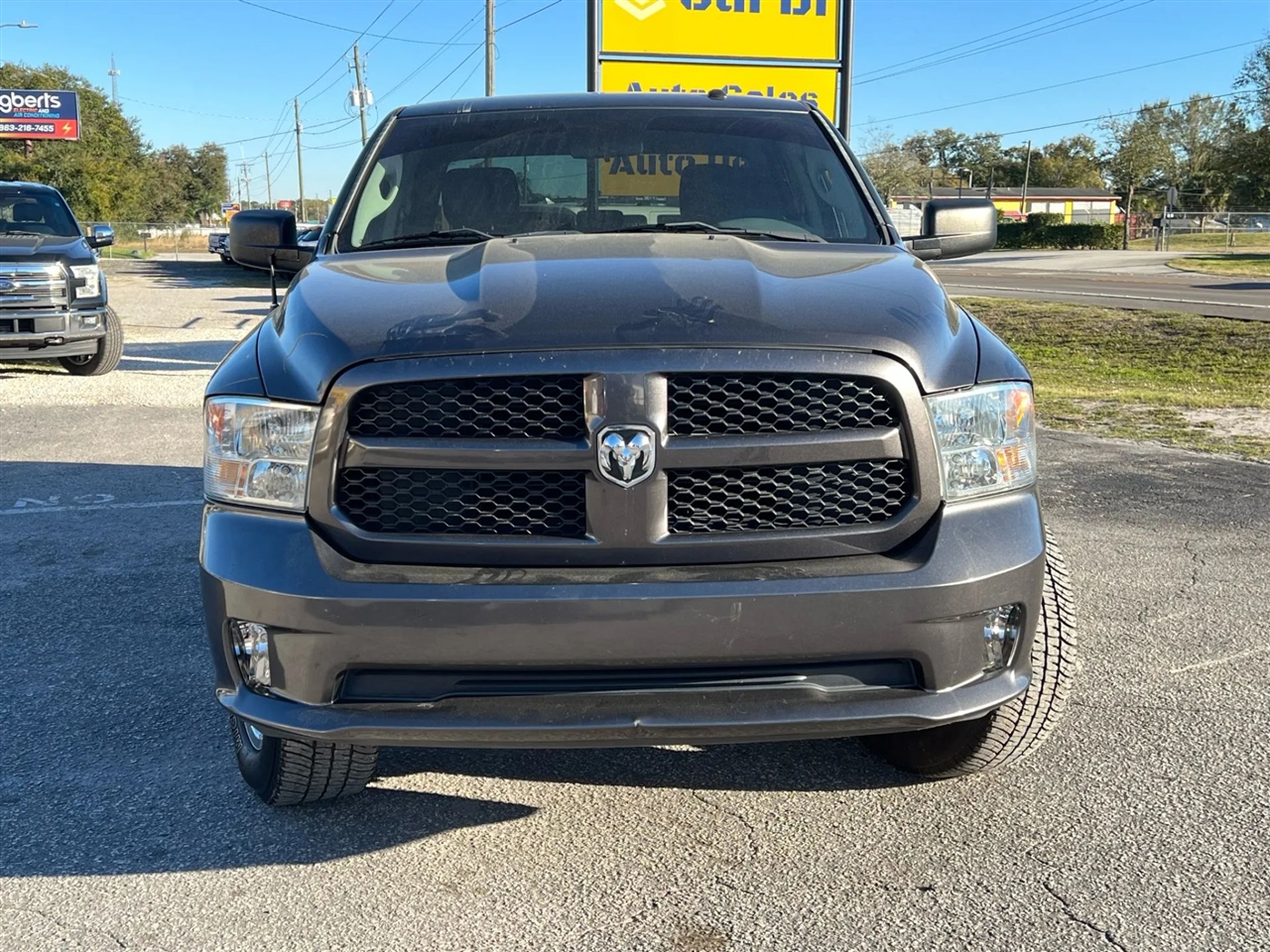 RAM 1500 Tradesman Crew Cab SWB 4WD 2017