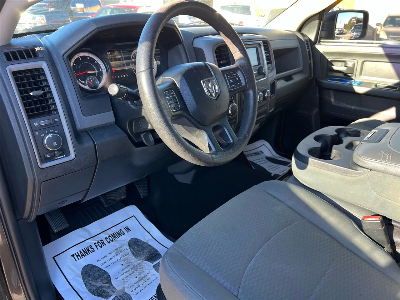 RAM 1500 Tradesman Crew Cab SWB 4WD 2017