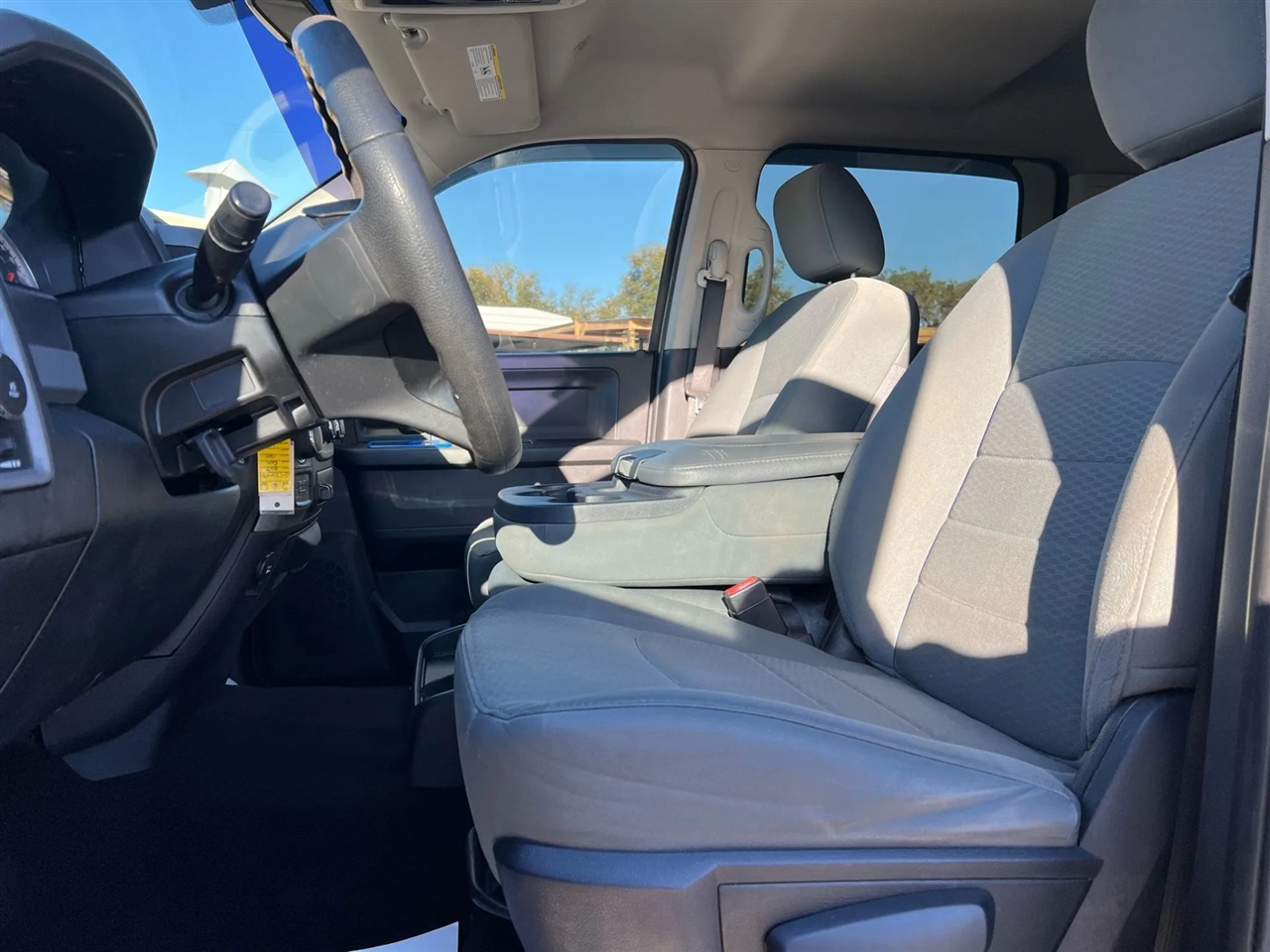 RAM 1500 Tradesman Crew Cab SWB 4WD 2017