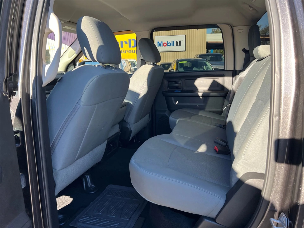 RAM 1500 Tradesman Crew Cab SWB 4WD 2017