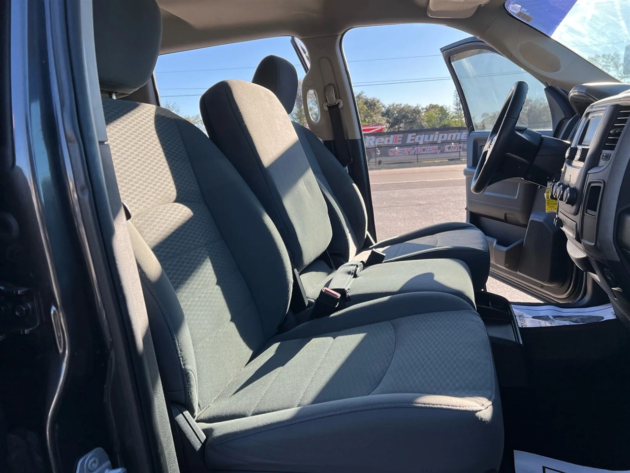 RAM 1500 Tradesman Crew Cab SWB 4WD 2017