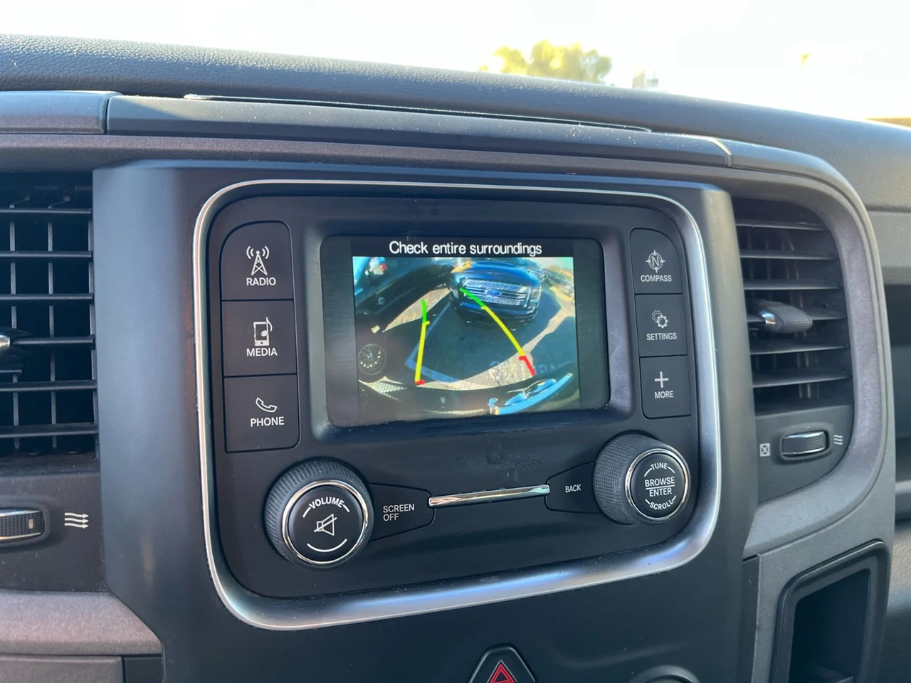 RAM 1500 Tradesman Crew Cab SWB 4WD 2017