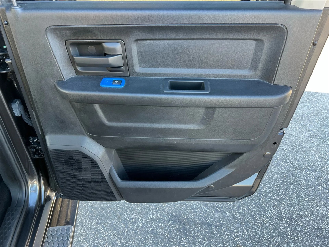 RAM 1500 Tradesman Crew Cab SWB 4WD 2017