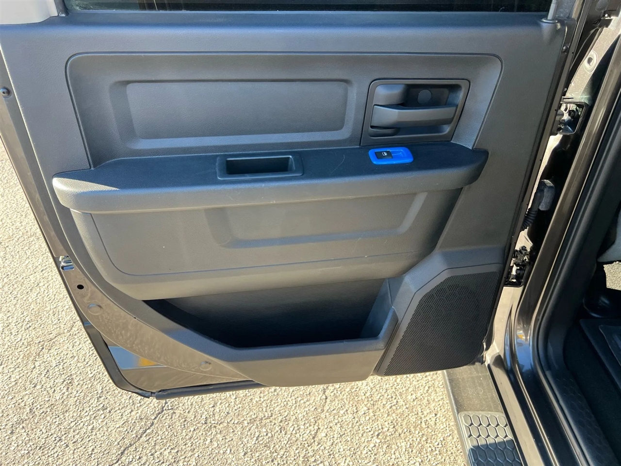 RAM 1500 Tradesman Crew Cab SWB 4WD 2017