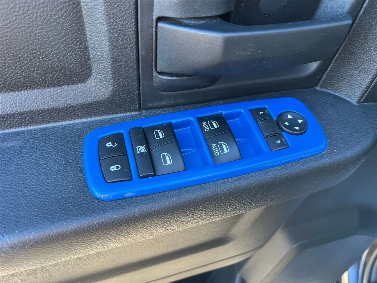 RAM 1500 Tradesman Crew Cab SWB 4WD 2017