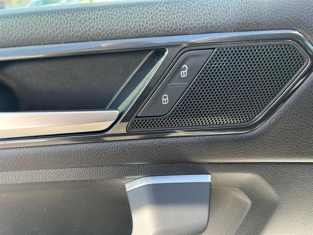 Volkswagen Tiguan SE 2018