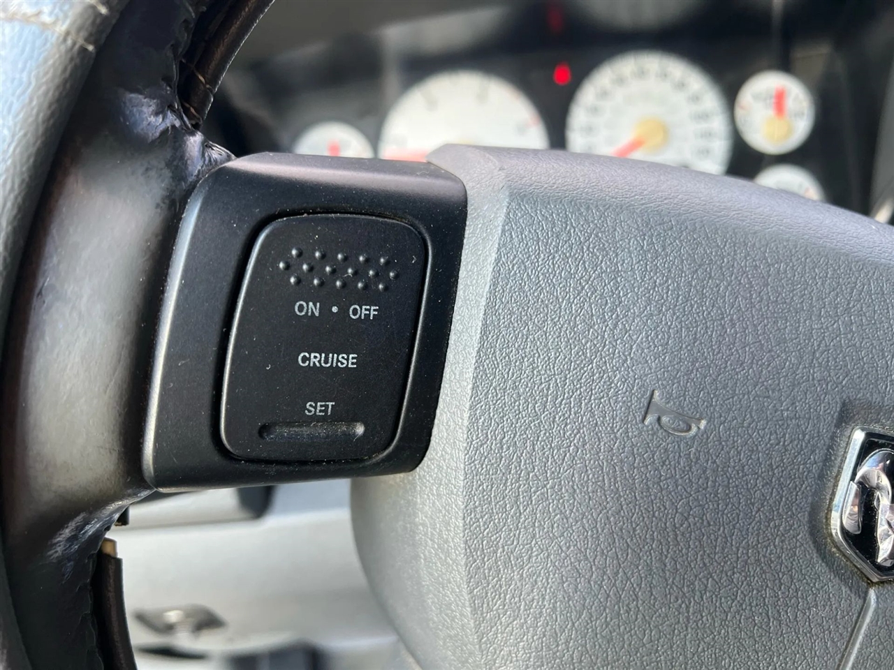 Dodge Ram 2500 Laramie Quad Cab 4WD 2006