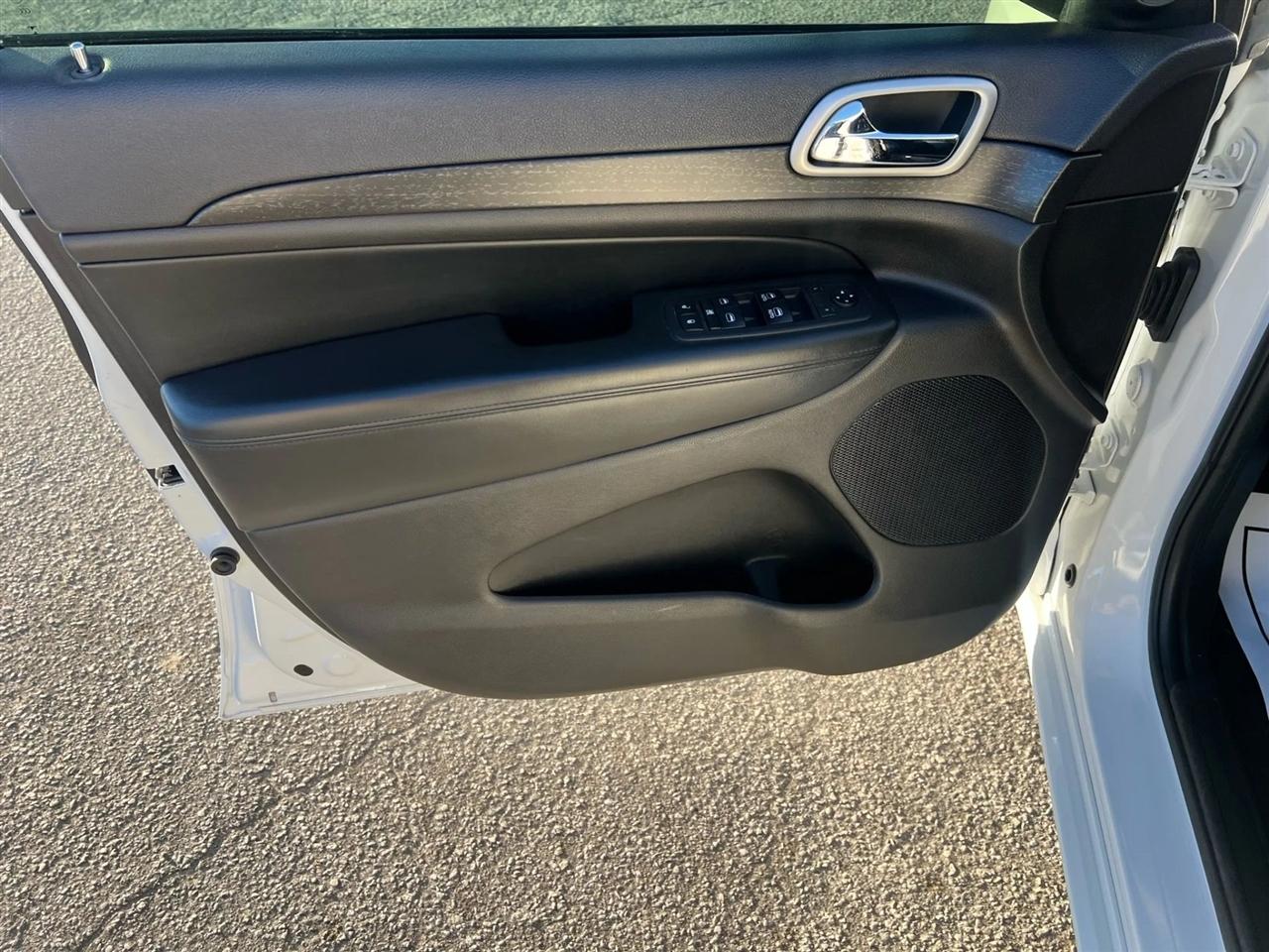 Jeep Grand Cherokee Laredo 2WD 2018