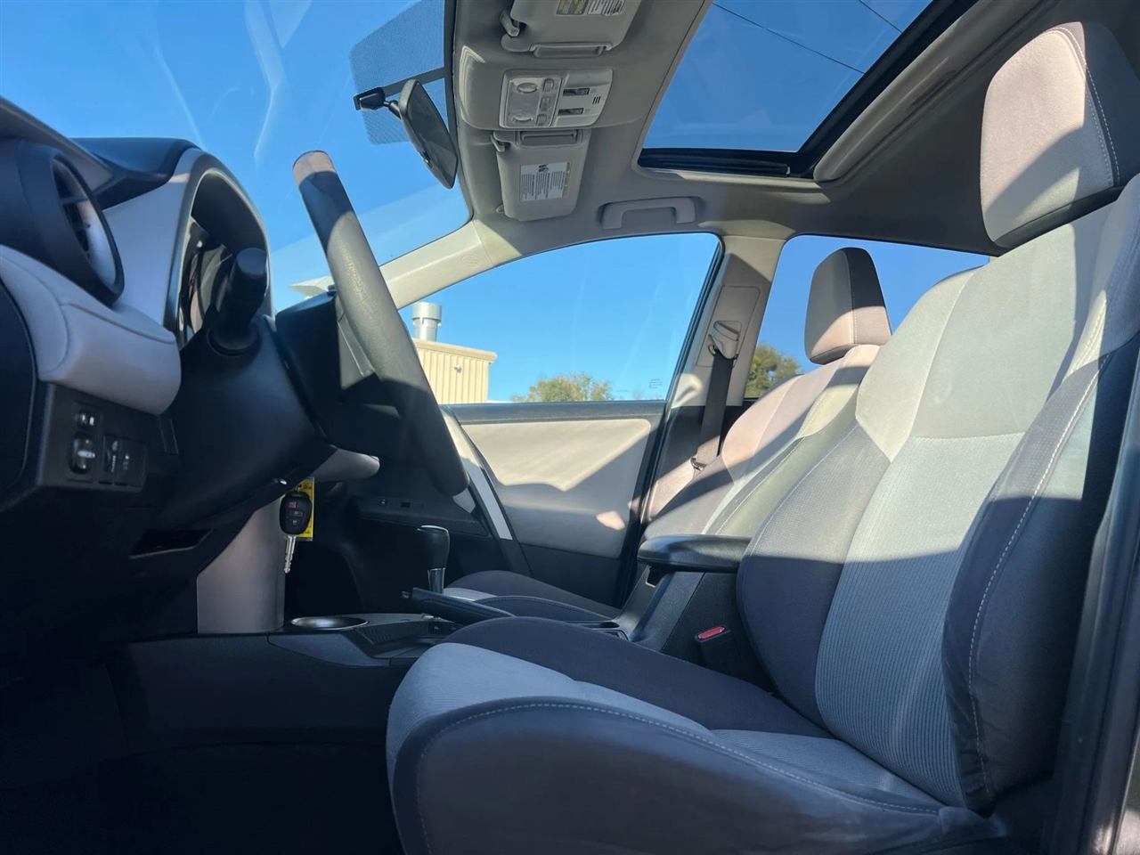 Toyota RAV4 XLE FWD 2015